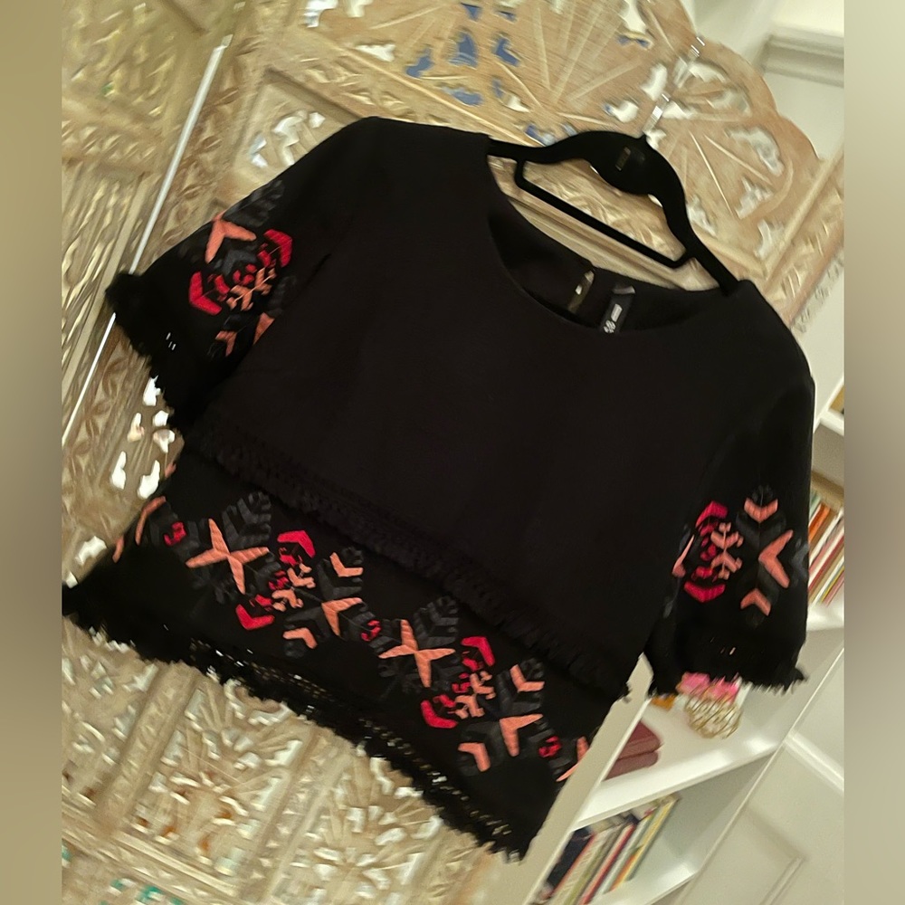 DESIGN LAB embroidered crop top